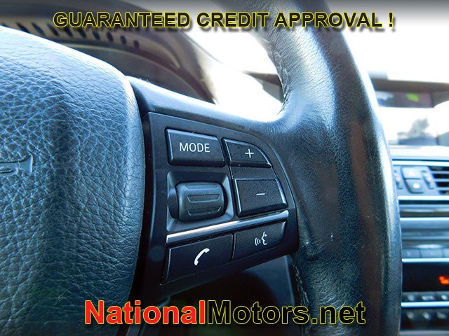 BMW 7 Series Vehicle Full-screen Gallery Image 22