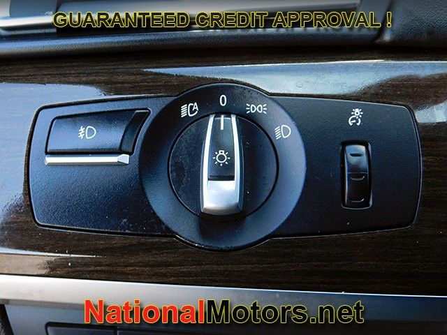 BMW 7 Series Vehicle Full-screen Gallery Image 25