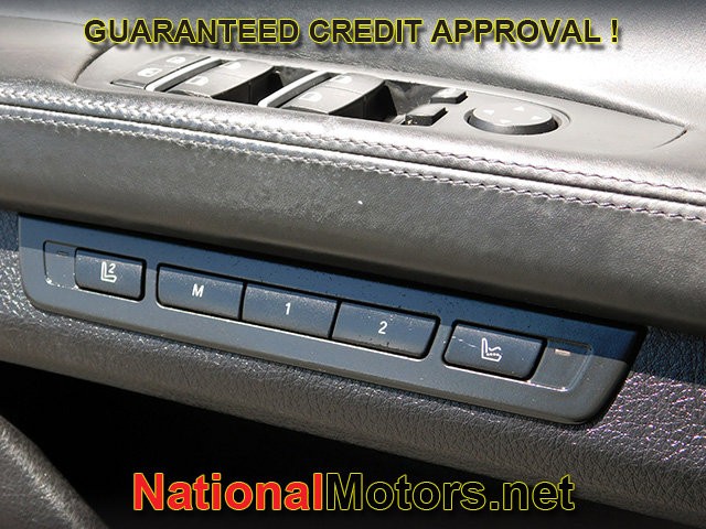 BMW 7 Series Vehicle Full-screen Gallery Image 26