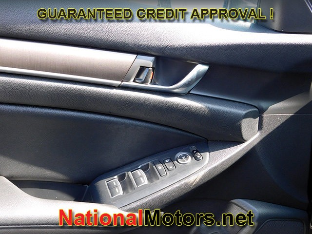 Honda Accord Sedan Vehicle Full-screen Gallery Image 09