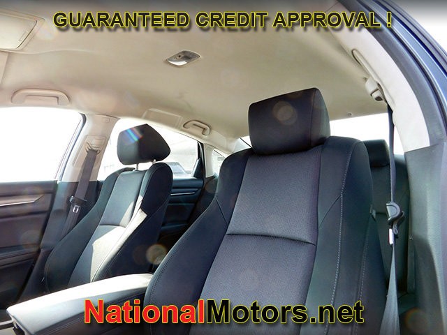 Honda Accord Sedan Vehicle Full-screen Gallery Image 10