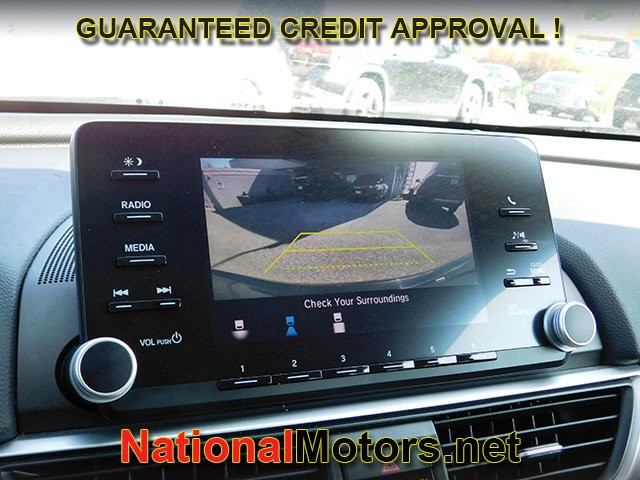 Honda Accord Sedan Vehicle Full-screen Gallery Image 11