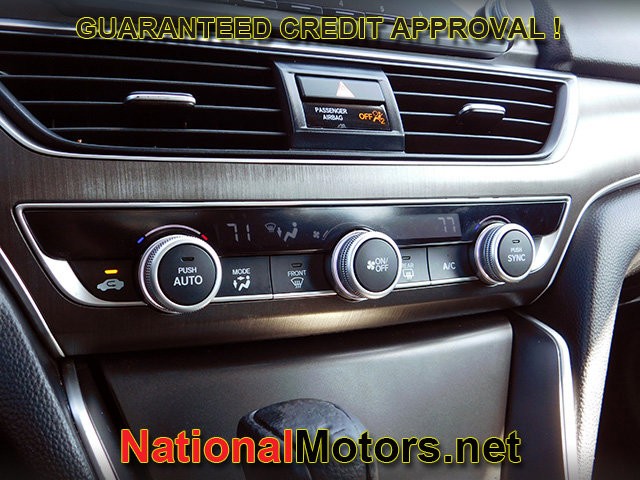 Honda Accord Sedan Vehicle Full-screen Gallery Image 12