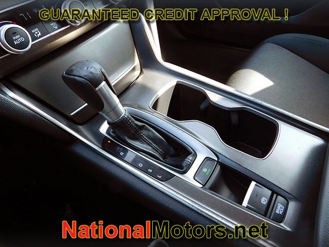 Honda Accord Sedan Vehicle Full-screen Gallery Image 13