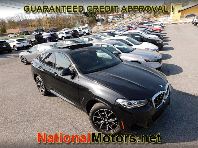 BMW X4 Vehicle Full-screen Gallery Image 02