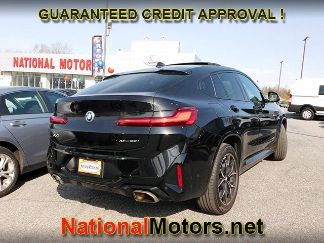 BMW X4 Vehicle Full-screen Gallery Image 05