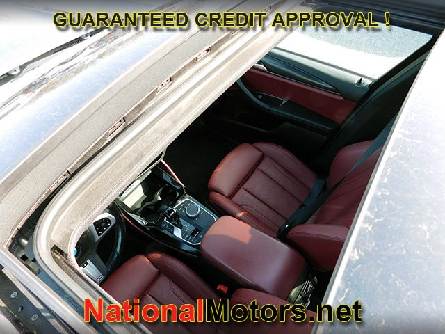 BMW X4 Vehicle Full-screen Gallery Image 08