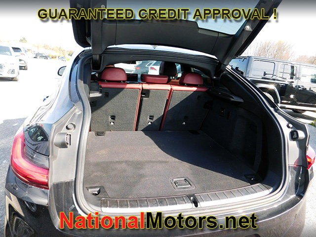 BMW X4 Vehicle Full-screen Gallery Image 09