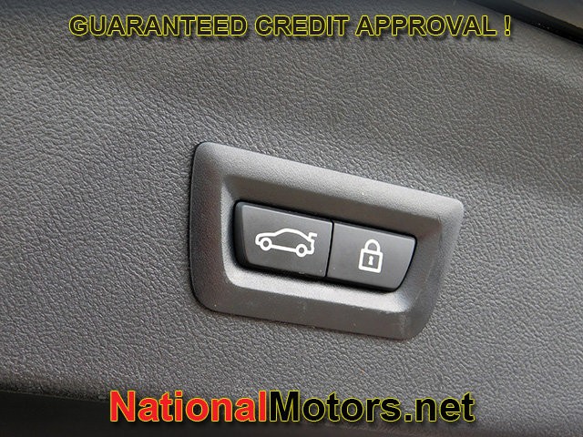 BMW X4 Vehicle Full-screen Gallery Image 10