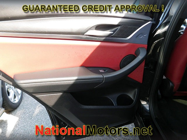 BMW X4 Vehicle Full-screen Gallery Image 11