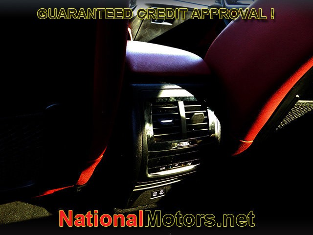 BMW X4 Vehicle Full-screen Gallery Image 13