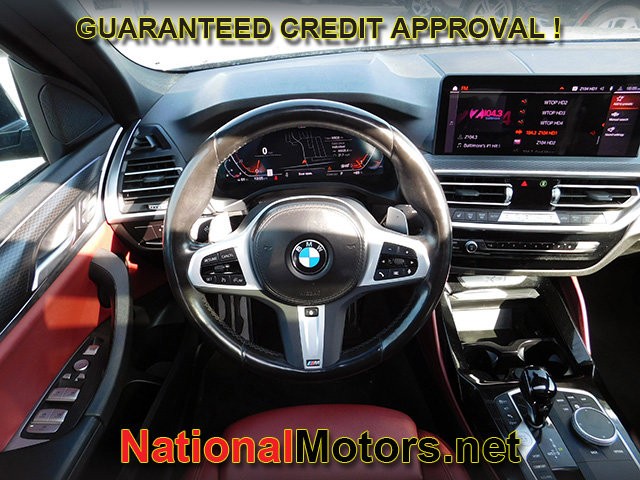 BMW X4 Vehicle Full-screen Gallery Image 14