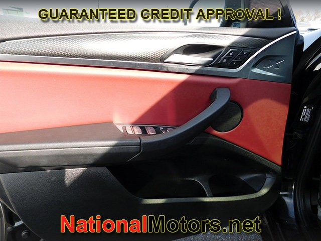 BMW X4 Vehicle Full-screen Gallery Image 15