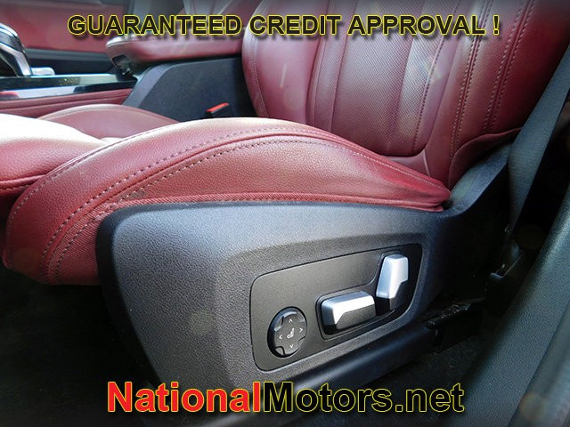 BMW X4 Vehicle Full-screen Gallery Image 16