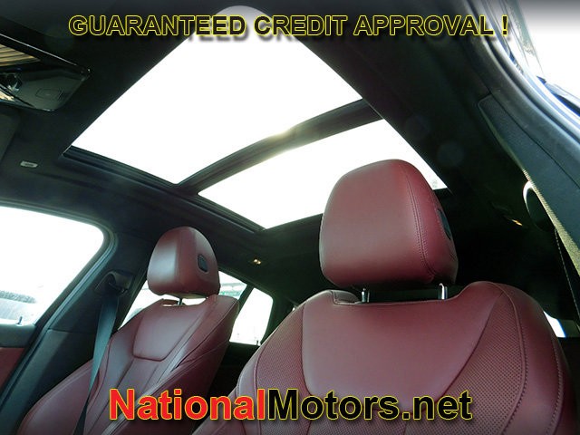 BMW X4 Vehicle Full-screen Gallery Image 17