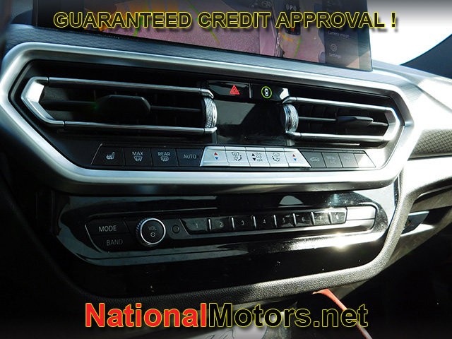 BMW X4 Vehicle Full-screen Gallery Image 20