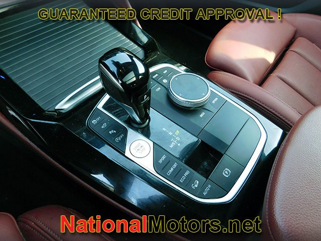 BMW X4 Vehicle Full-screen Gallery Image 21