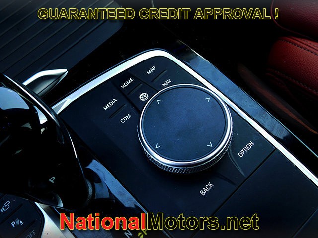 BMW X4 Vehicle Full-screen Gallery Image 22