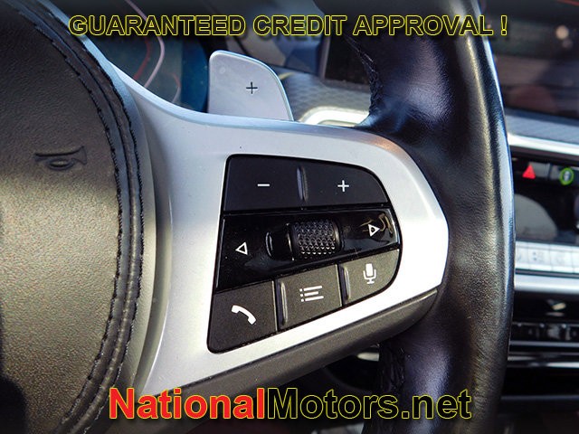 BMW X4 Vehicle Full-screen Gallery Image 23