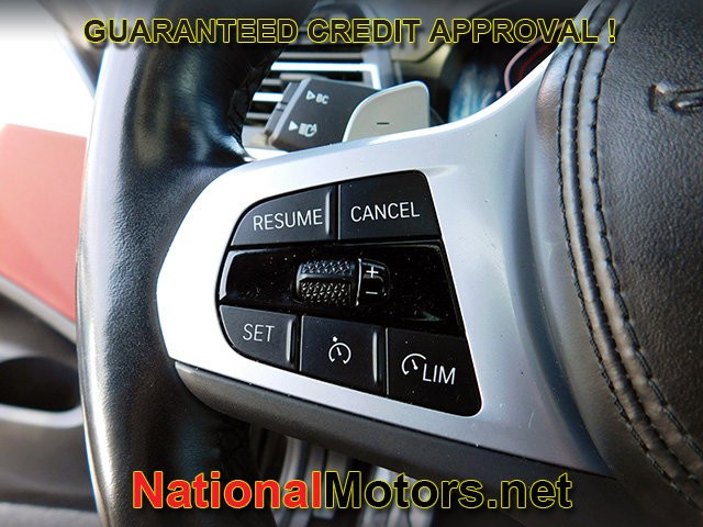 BMW X4 Vehicle Full-screen Gallery Image 24