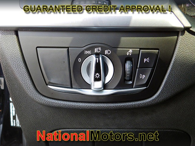 BMW X4 Vehicle Full-screen Gallery Image 26