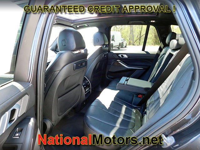 BMW X5 Vehicle Full-screen Gallery Image 09