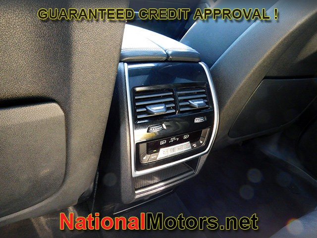 BMW X5 Vehicle Full-screen Gallery Image 10