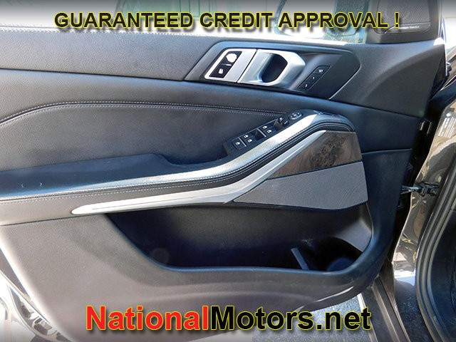 BMW X5 Vehicle Full-screen Gallery Image 12