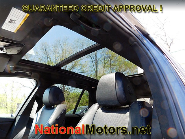 BMW X5 Vehicle Full-screen Gallery Image 16