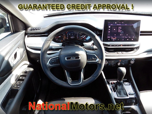 Jeep Compass Vehicle Full-screen Gallery Image 13