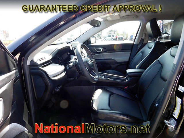 Jeep Compass Vehicle Full-screen Gallery Image 15