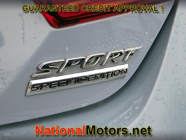 Honda Accord Sedan Vehicle Full-screen Gallery Image 05