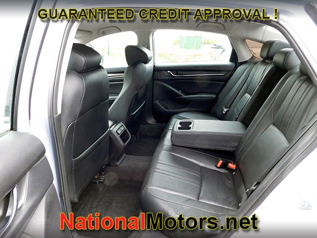 Honda Accord Sedan Vehicle Full-screen Gallery Image 08