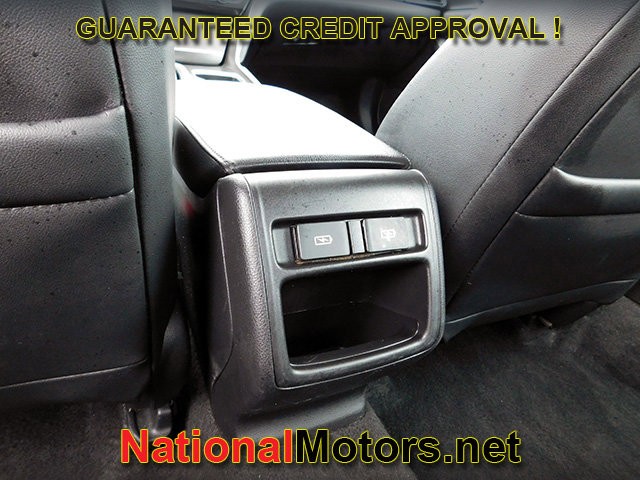 Honda Accord Sedan Vehicle Full-screen Gallery Image 09
