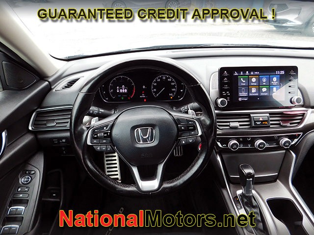 Honda Accord Sedan Vehicle Full-screen Gallery Image 10