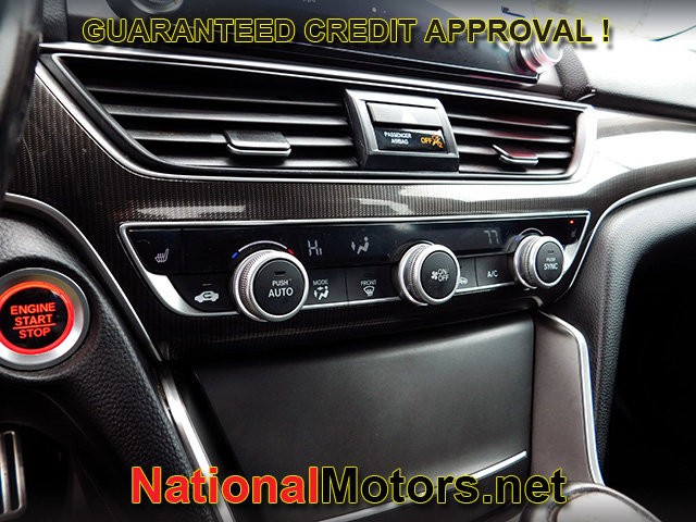 Honda Accord Sedan Vehicle Full-screen Gallery Image 16