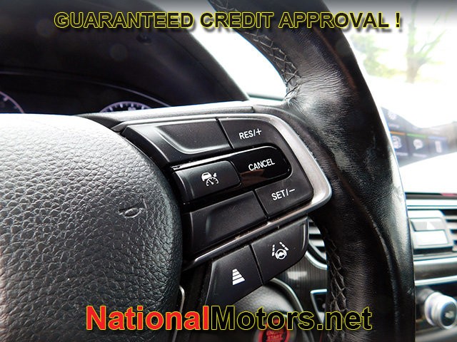 Honda Accord Sedan Vehicle Full-screen Gallery Image 18