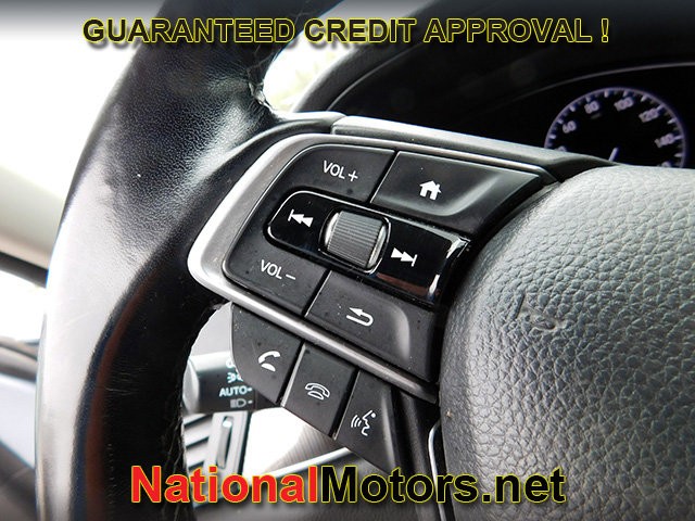 Honda Accord Sedan Vehicle Full-screen Gallery Image 19