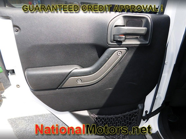 Jeep Wrangler Unlimited Vehicle Full-screen Gallery Image 07