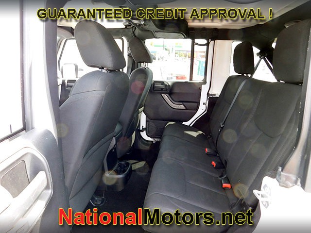 Jeep Wrangler Unlimited Vehicle Full-screen Gallery Image 08