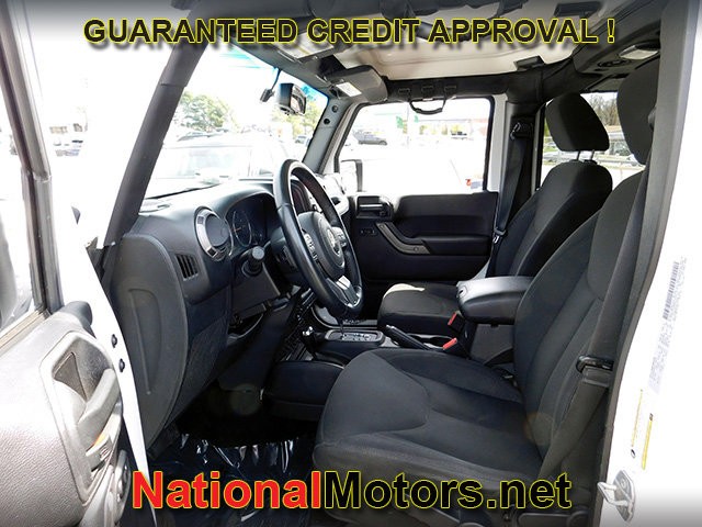 Jeep Wrangler Unlimited Vehicle Full-screen Gallery Image 11