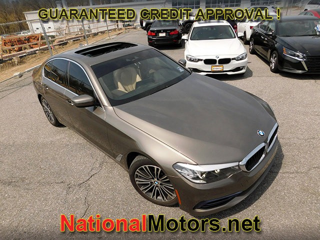 BMW 5 Series Vehicle Full-screen Gallery Image 02