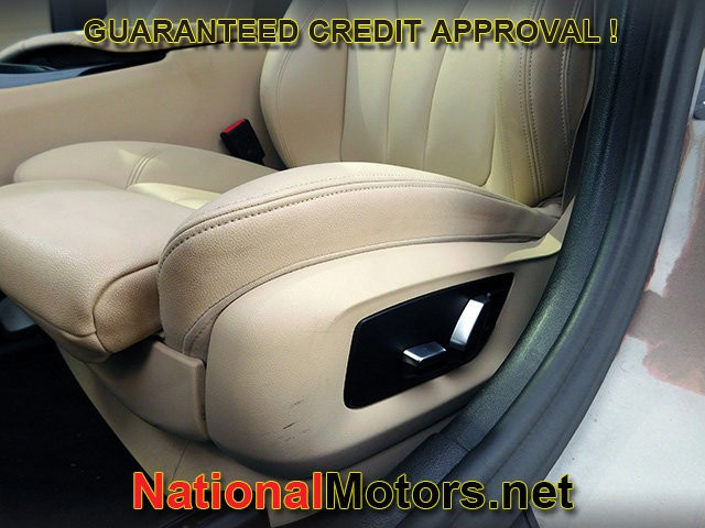 BMW 5 Series Vehicle Full-screen Gallery Image 14