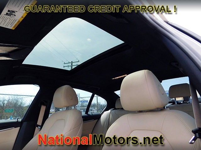 BMW 5 Series Vehicle Full-screen Gallery Image 15