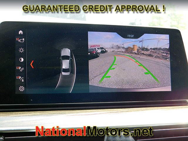 BMW 5 Series Vehicle Full-screen Gallery Image 16