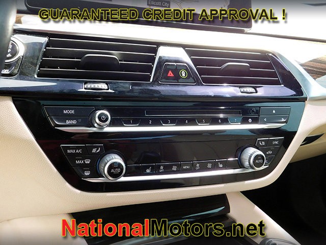 BMW 5 Series Vehicle Full-screen Gallery Image 18