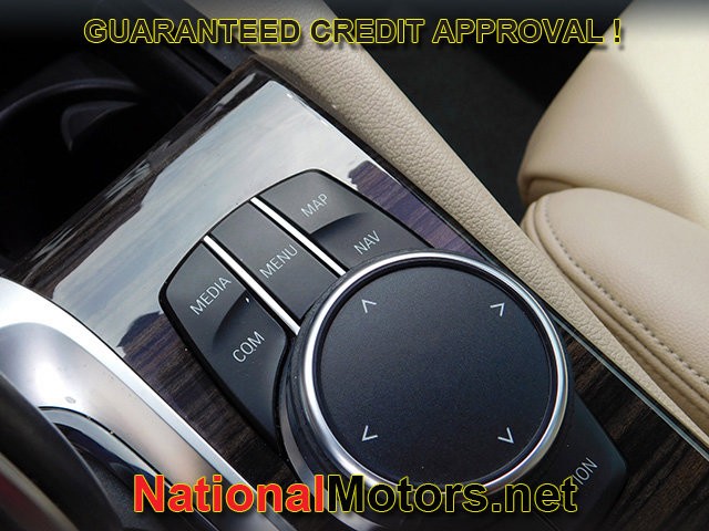 BMW 5 Series Vehicle Full-screen Gallery Image 20