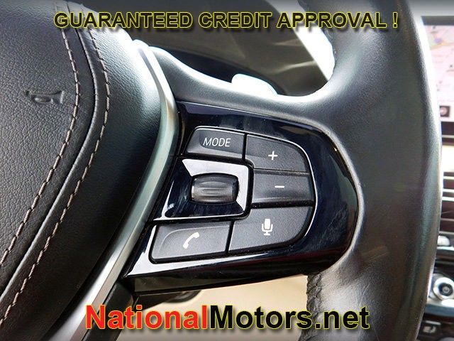 BMW 5 Series Vehicle Full-screen Gallery Image 21
