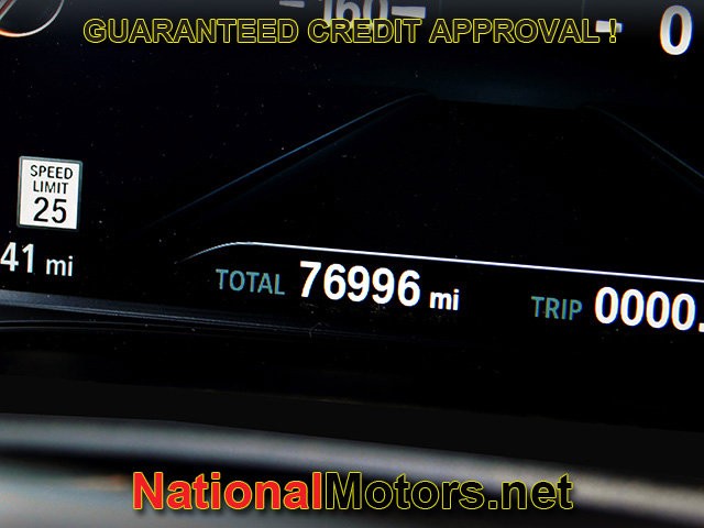 BMW 5 Series Vehicle Full-screen Gallery Image 24