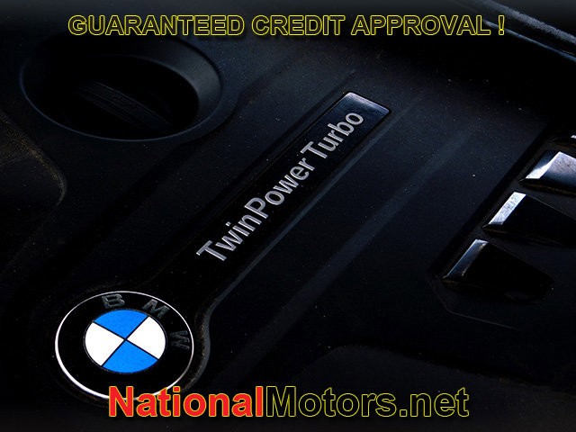 BMW 5 Series Vehicle Full-screen Gallery Image 26